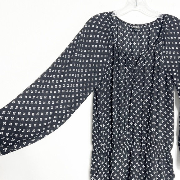 EXPRESS BLACK WHITE FLORAL WOMEN LONG SLEEVE POLYESTER DRESS SIZE MEDIUM - Picture 4 of 5